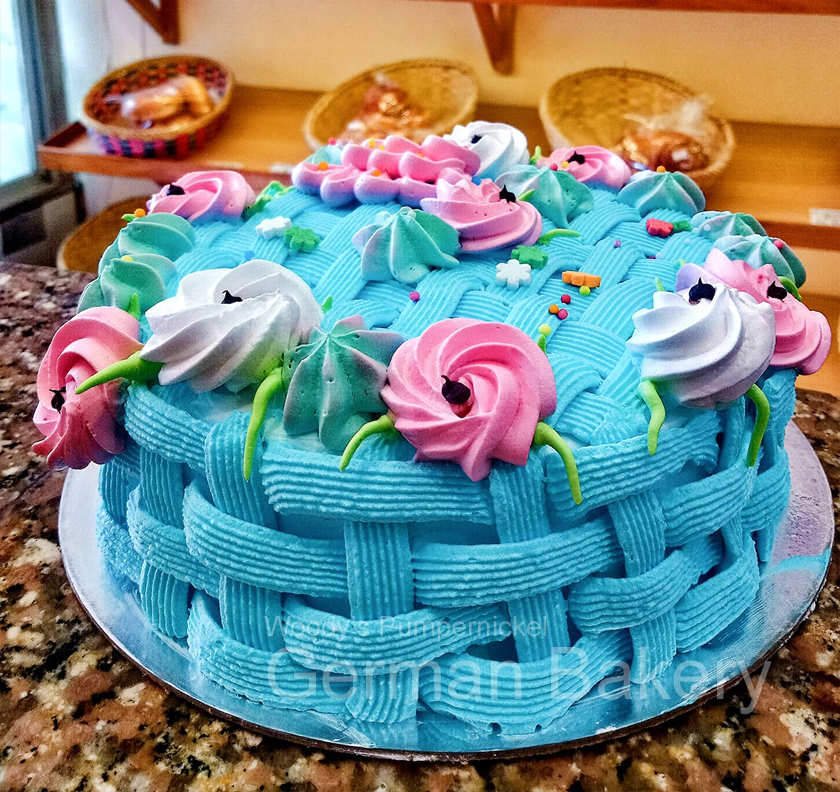 Blueberry Cake in Basket Design