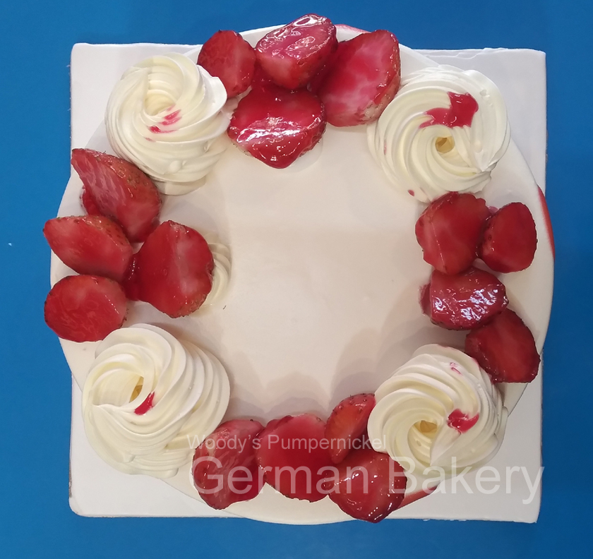 Strawberry Cake Fresh strawberry topping