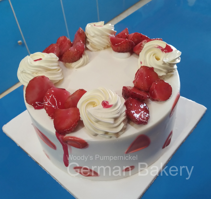 Strawberry Cake Fresh strawberry topping